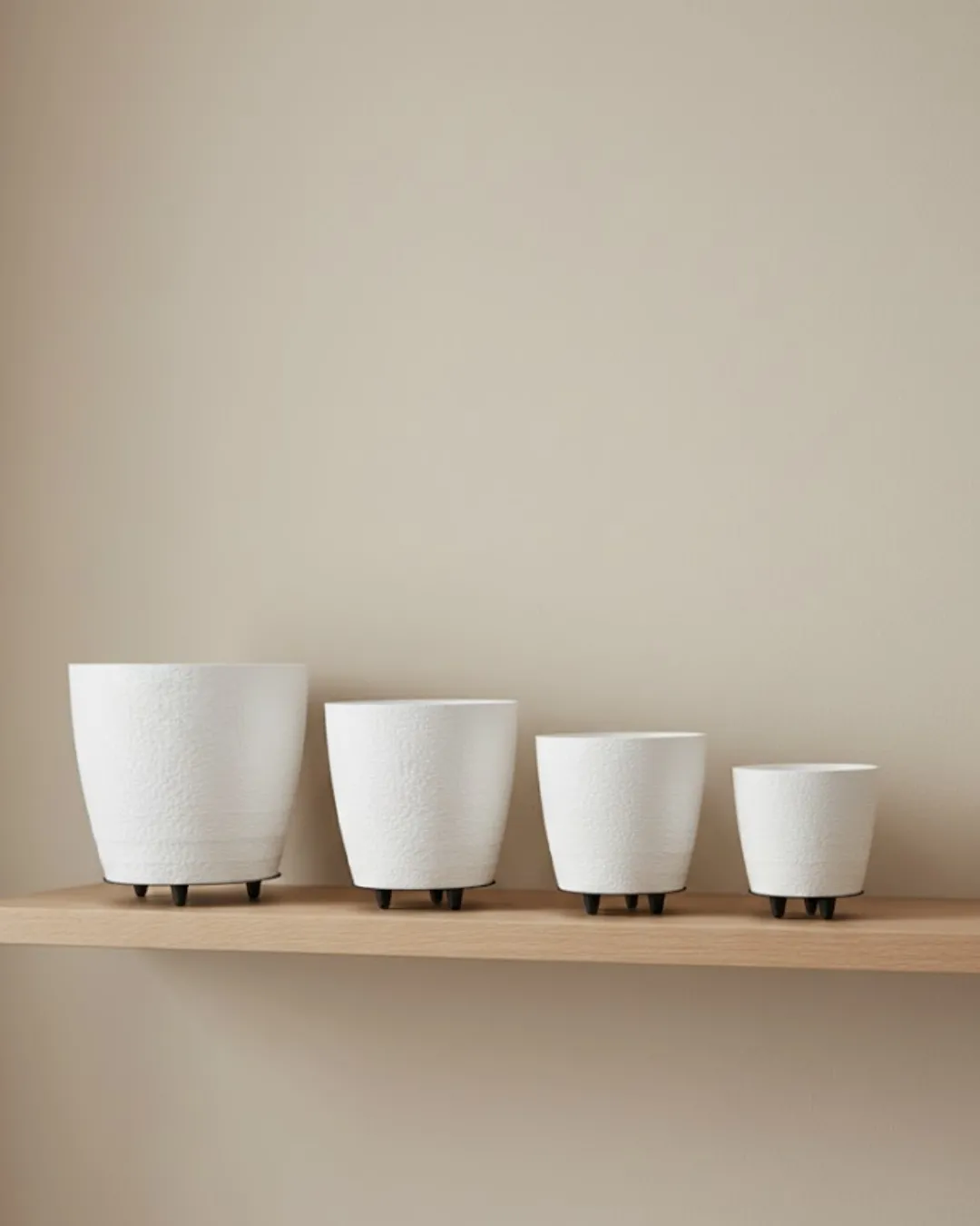 4’lü 3D Beyaz Dekoratif Vazo Seti Modern Ayaklı Şık Saksı Takımı